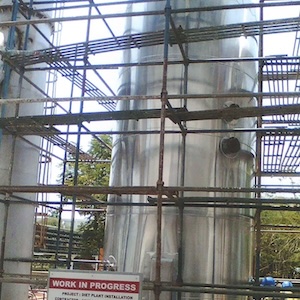 Industrial hot insulation service for pipes and equipment